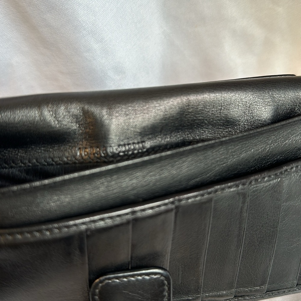 Gucci authentic black large wallet. checkbook. Pre-loved in excellent condition - Picture 9 of 9